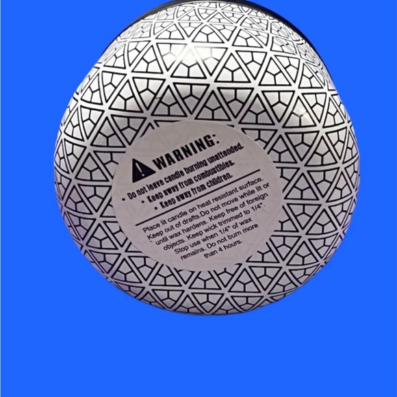 Canyon Moon Vanilla Orchid Candle Tin Natural Soy Based 4 oz NWOB MSRP $22 - Picture 6 of 6